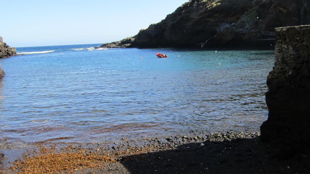 Apartamento Mar y Sol Tamaduste con terracita y barbacoa a 12 metros del mar Habitación foto